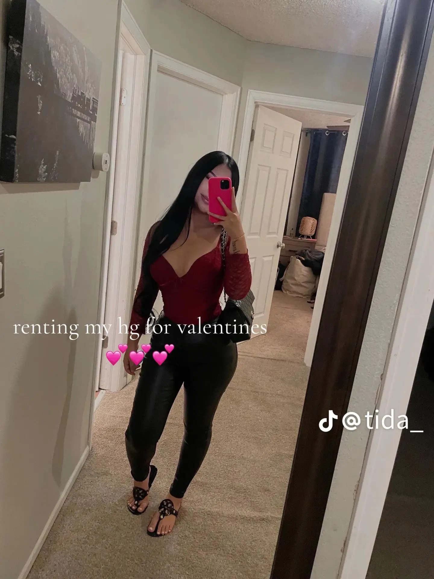 Cute Latina w/black Tory’s