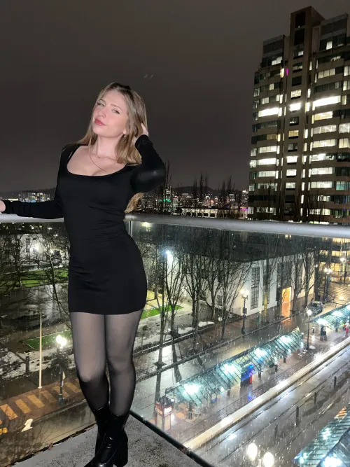 Date night in my tight skirt