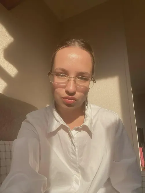 Enchanting, alluring look