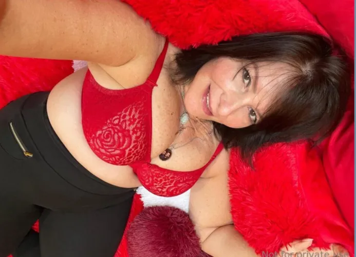 Happy Valentines from your fav sexy milf/gilf