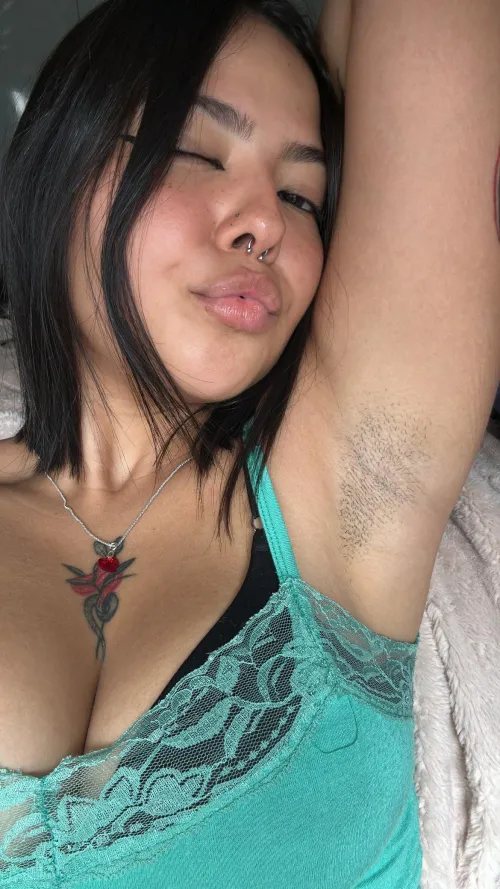 how should i keep my armpit hair? stubble or hairy? >.<