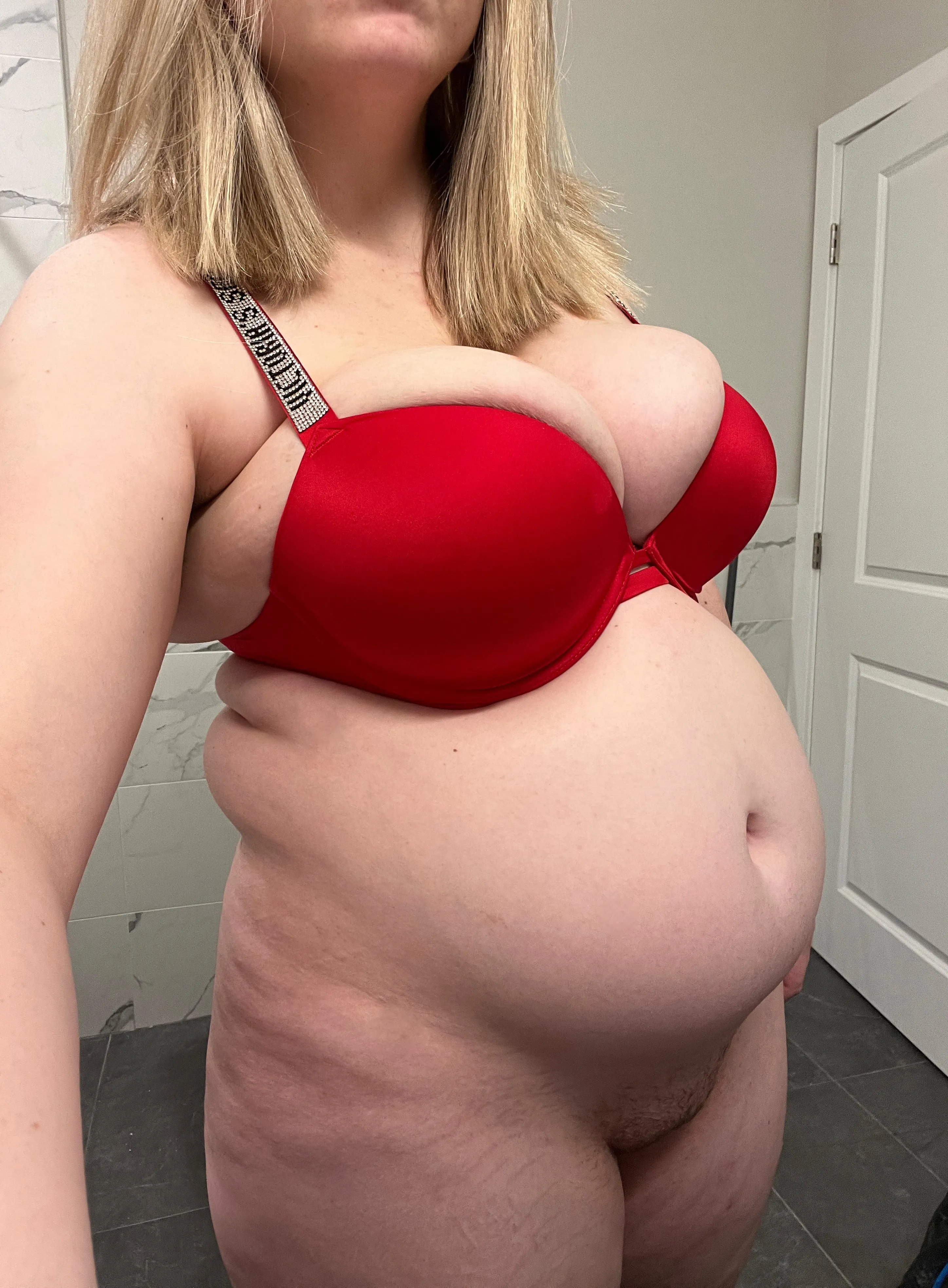 I think I take the award for biggest pot belly 😍😈