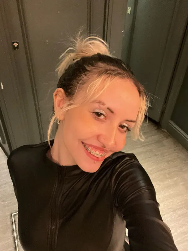 i want to feel your tip on my braces :3