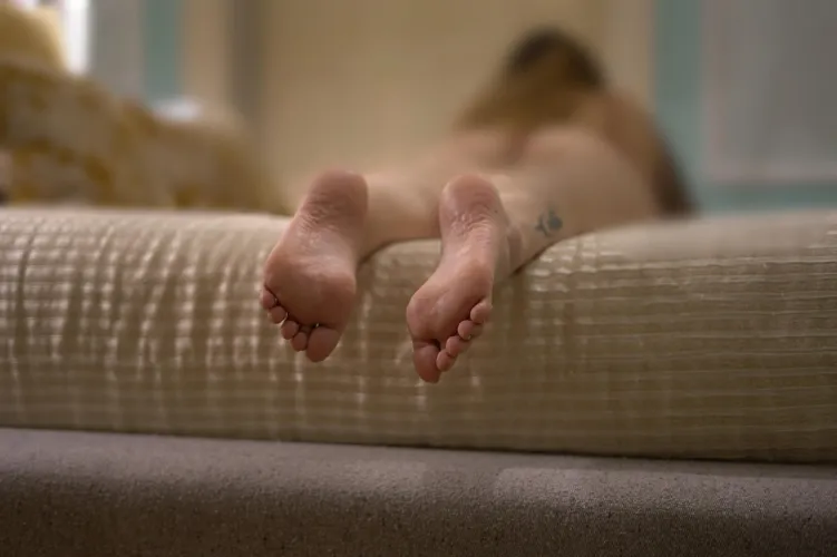 Kiss my soles through your screen and say thank you loser!