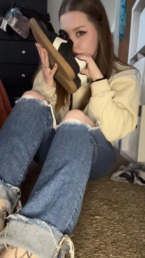 One whiff of these shoes after wearing them all day with no socks.. phew 😮‍💨