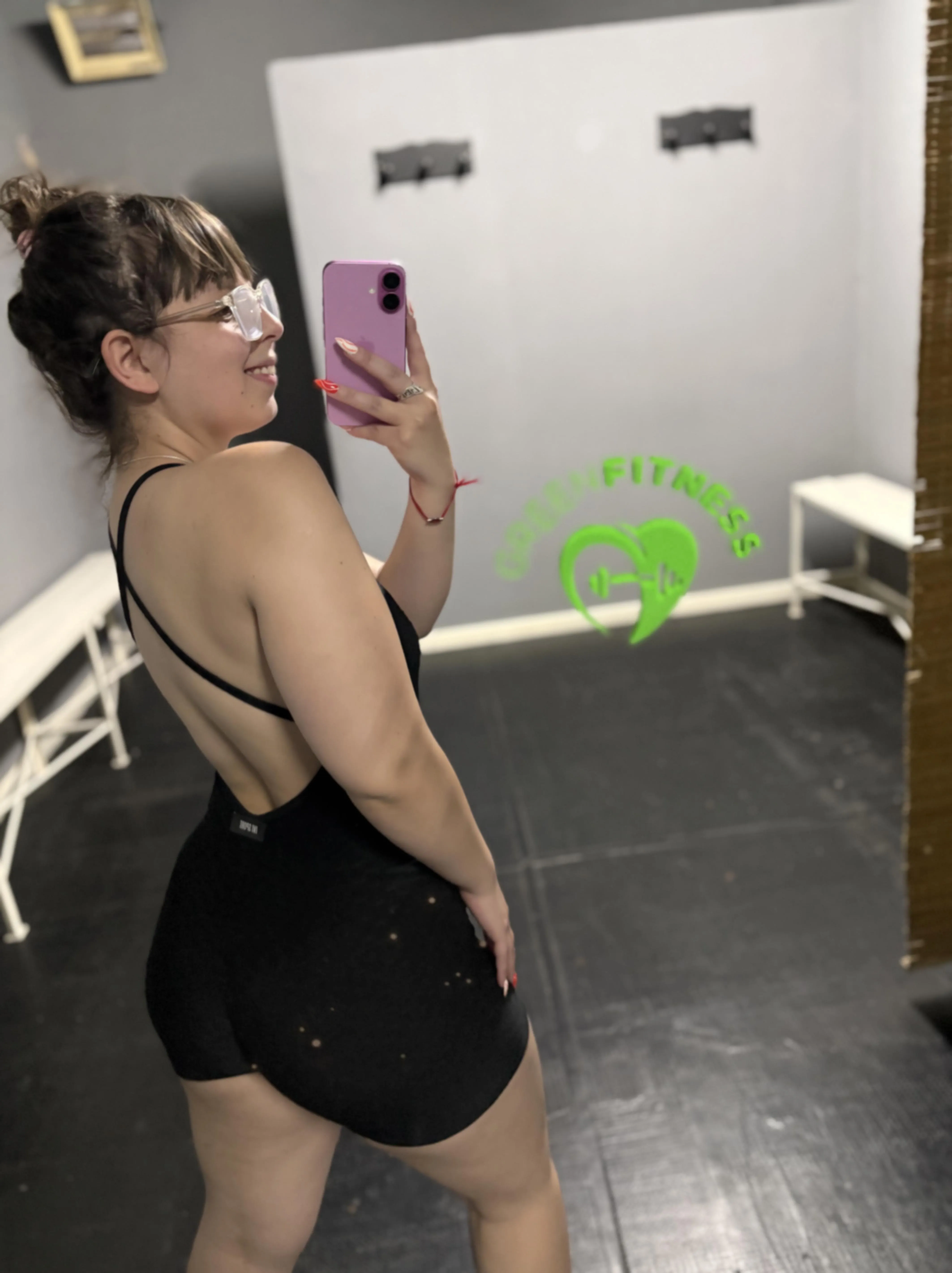 Prêt à découvrir ce qui se cache derrière cette folie ?