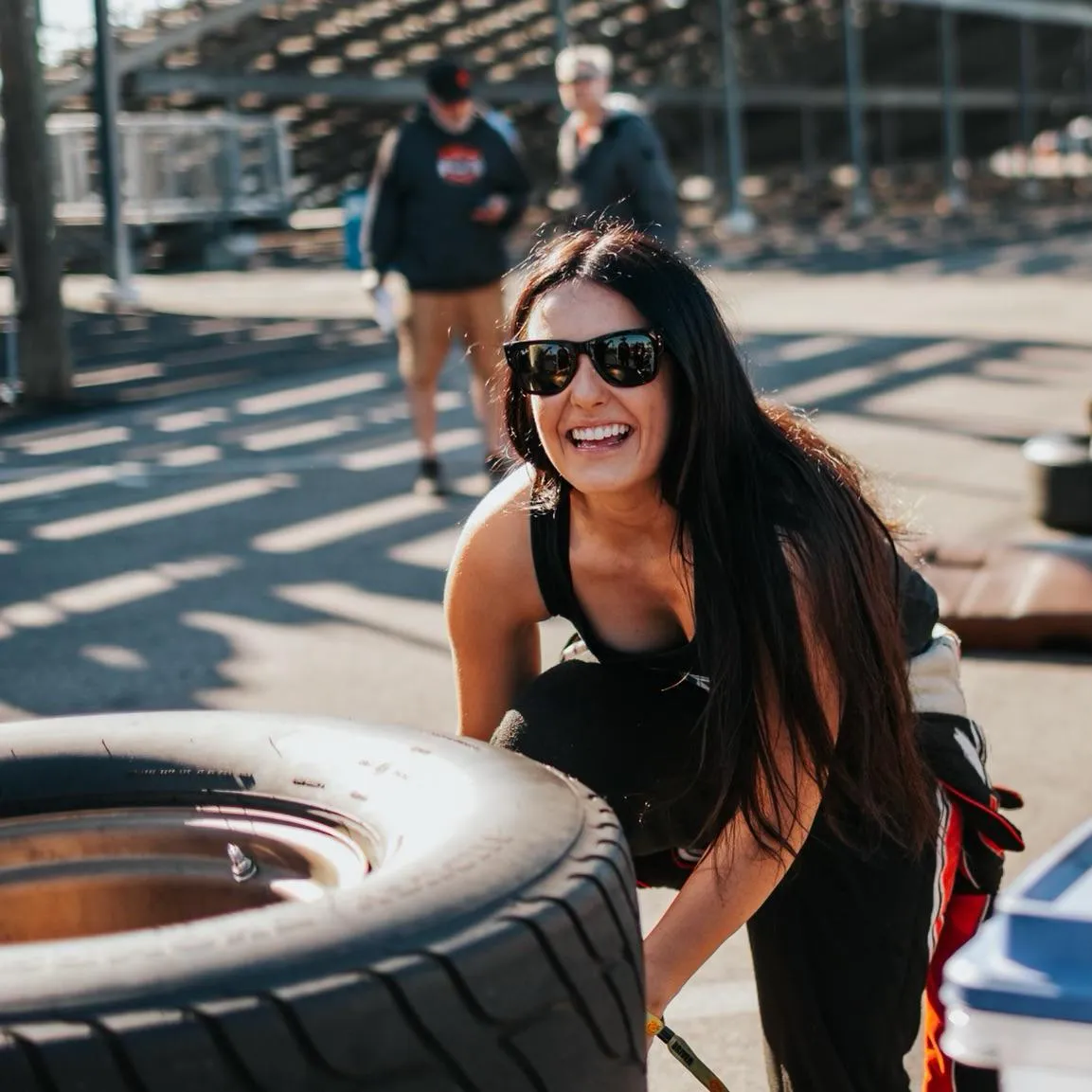 Rare cleavage shot of Alex