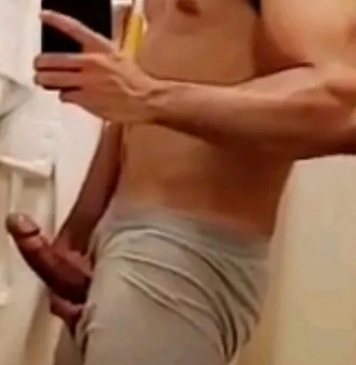 Single male 26 (dm is open)