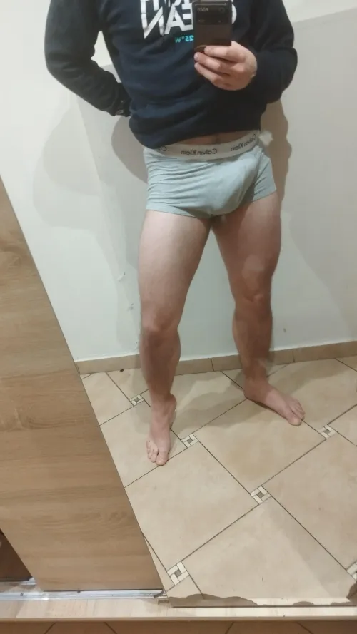 Sniff my buldge? 😏