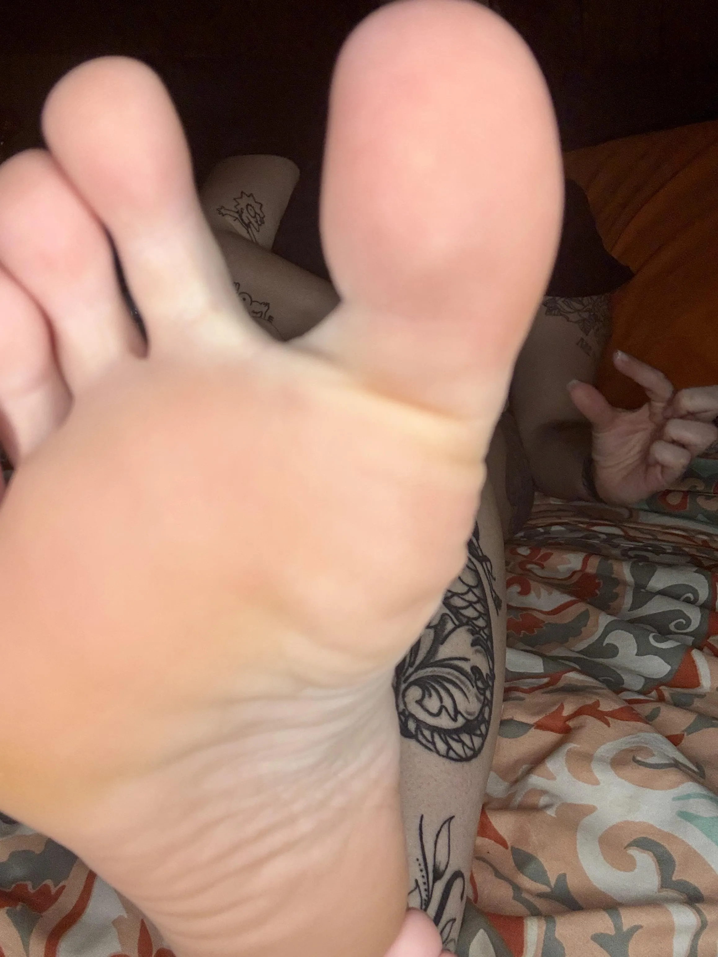 The fact your dicklit could fit in this space between my toes should be enough for you to submit .. enough fighting your true nature 🤭
