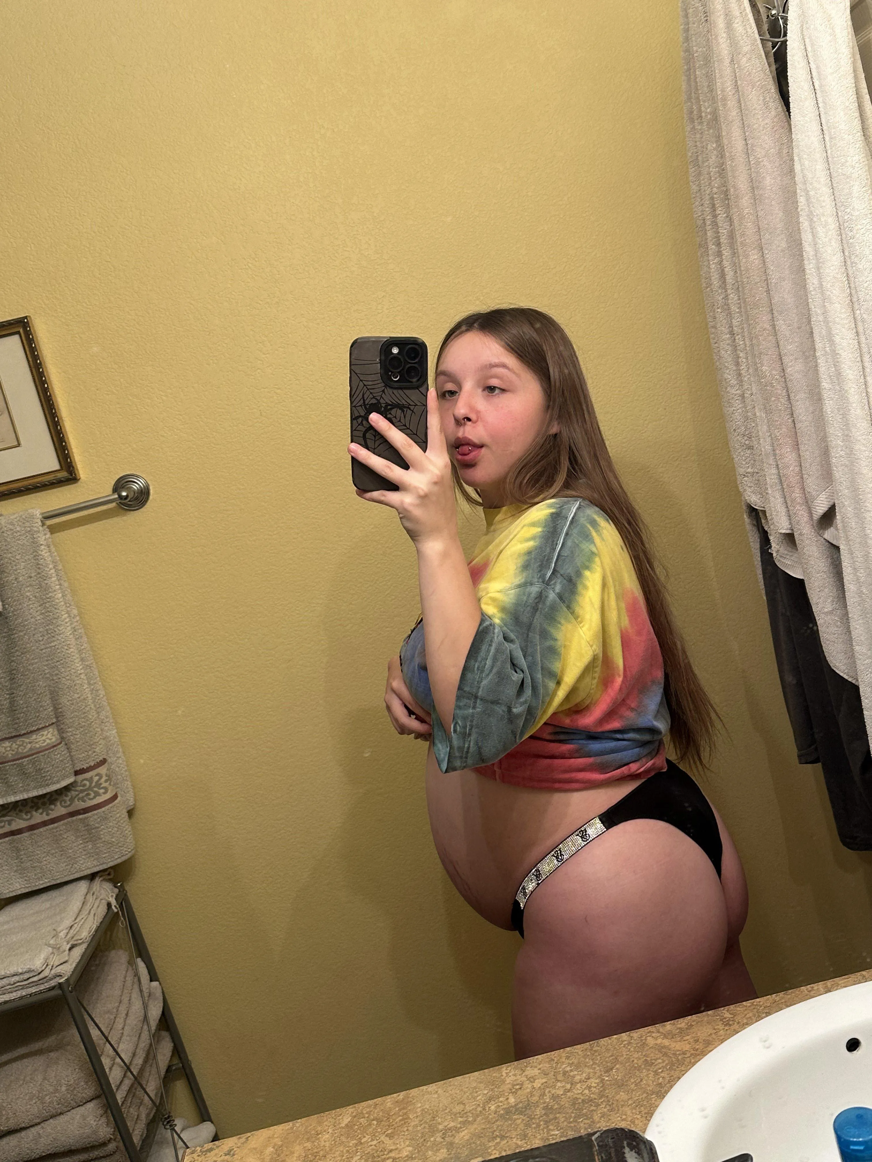 To be happy, you only need a thicc girl in your life