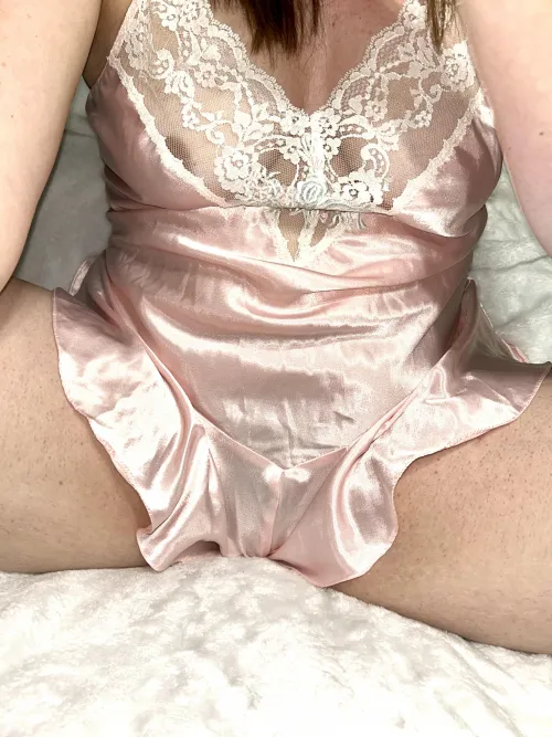 Vintage baby pink shiny satin teddy!