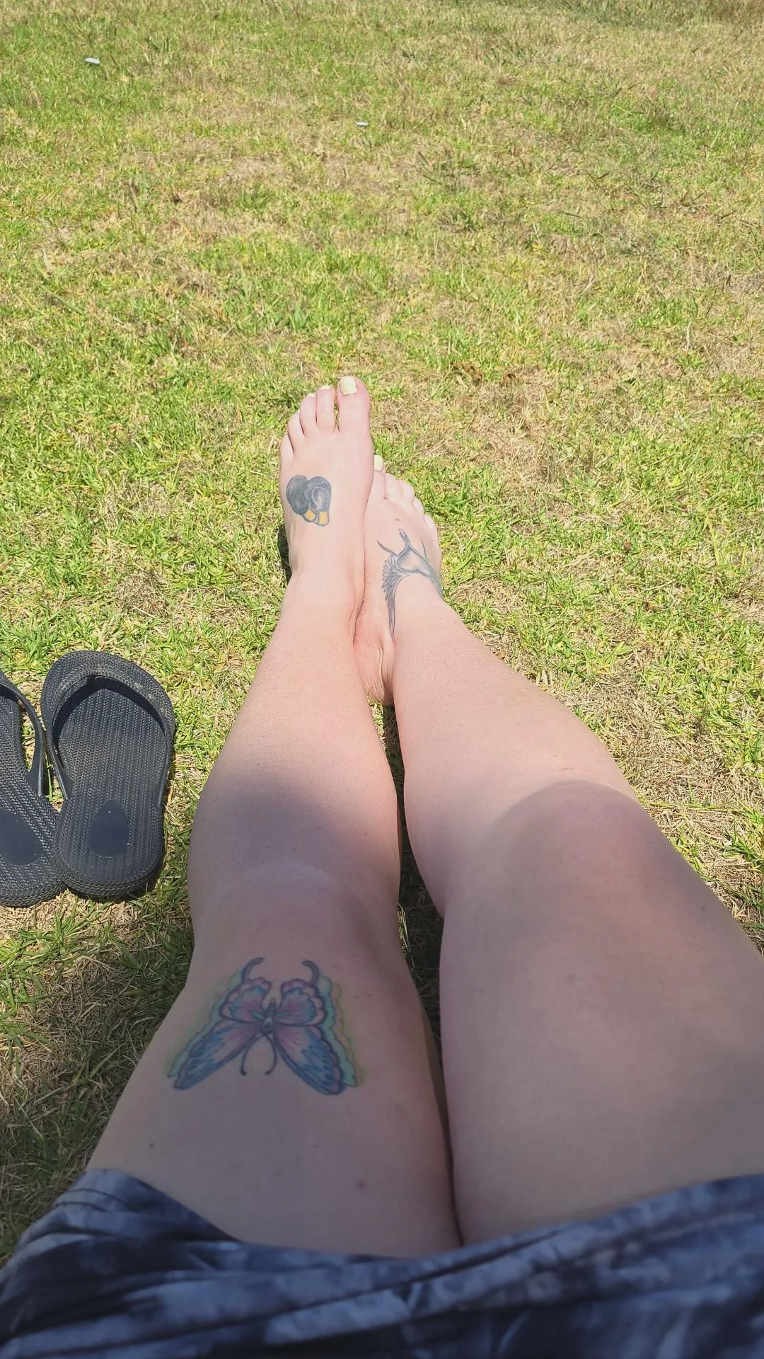 Who likes tattooed feet