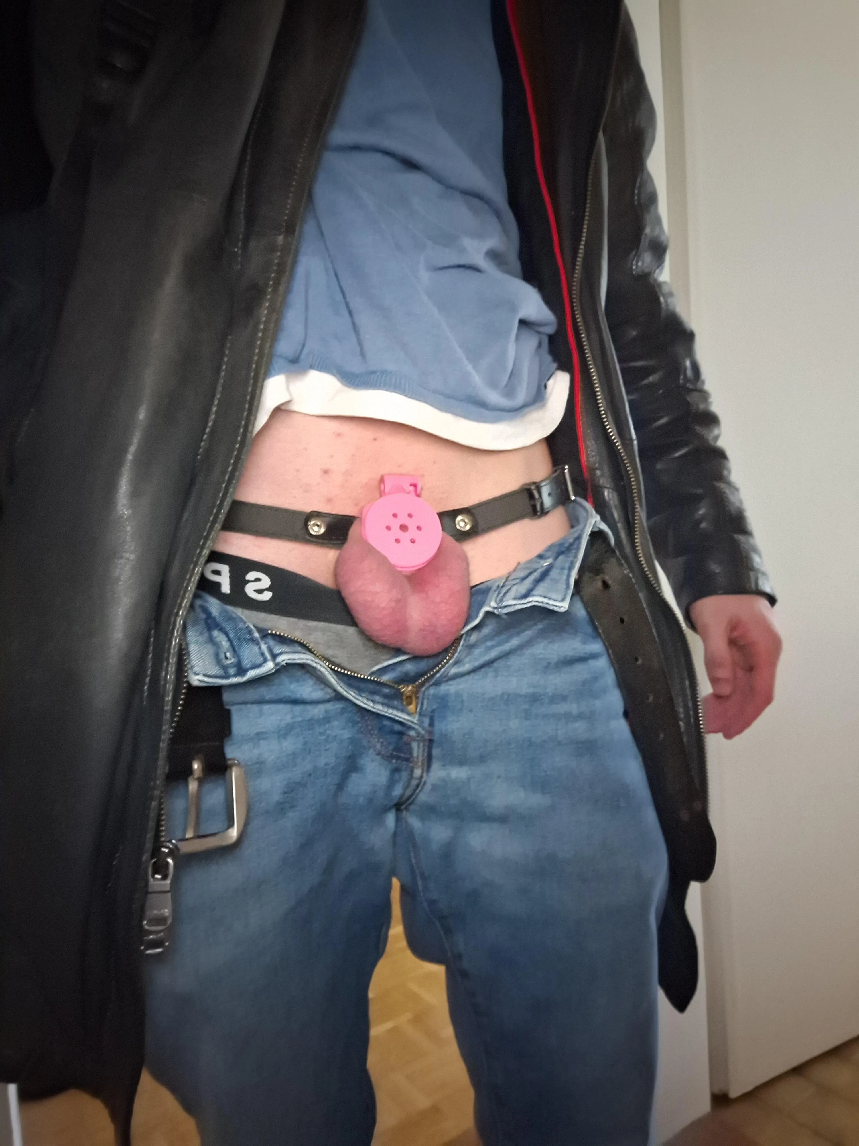 Wir sind auf einem Date und ich zeige dir, dass ich in einem Käfig verschlossen bin - wie würdest du reagieren? 🔒🫣