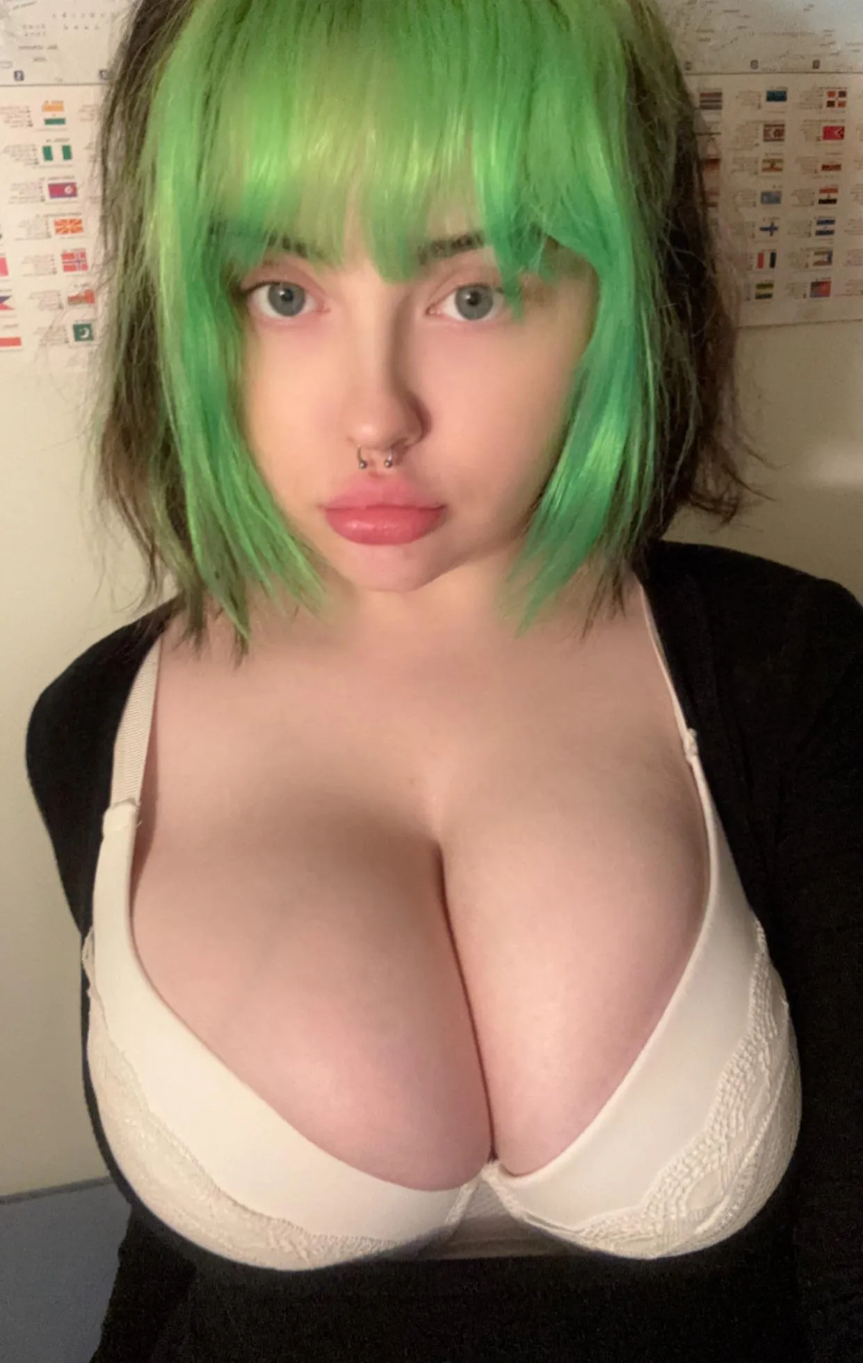 5ft 20yo with all natural f cups smash or pass? be honest 😳