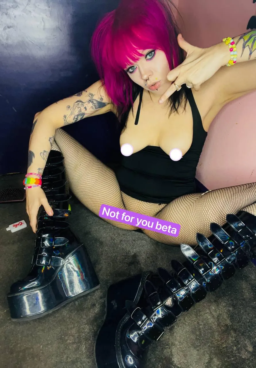 All sluts are weak and vulnerable for me. There’s no escaping it. I’ll make you crave whatever I want within seconds. 🖕