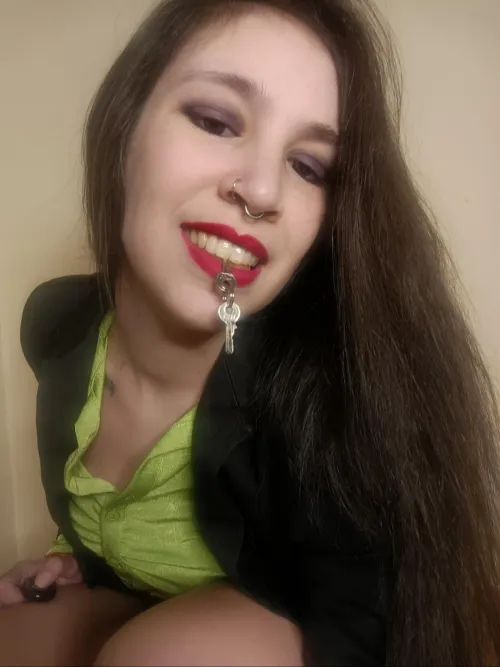 Assume that your guardian and the owner of your cage is your downfall, you can't help but let yourself be locked yo un exchange for looking enraptured st her lips