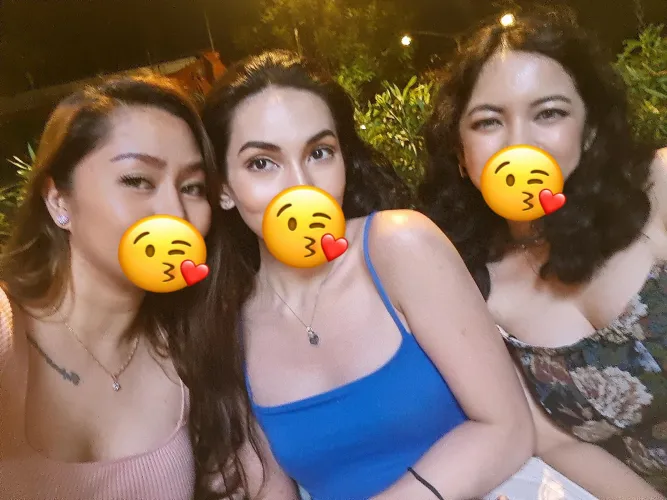 At dahil wala naman kaming date, kami nalang. Hahaha Cheers with Laceeprin & Mrainnn. 🥰🥰🥰