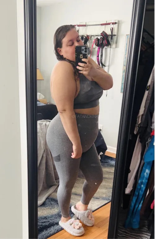 Been working out, and I wanted to show off one of my new favorite sets. Love my bondage equipment in the background.