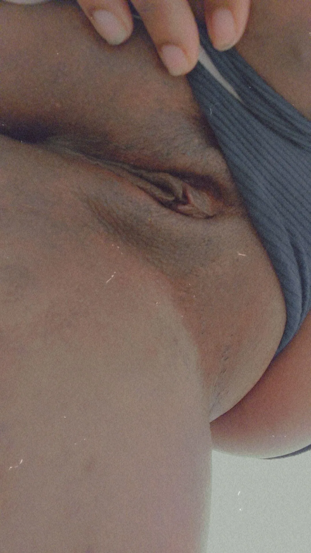 Can Host 24 F metro Detroit NO COUPLES NO MEN.