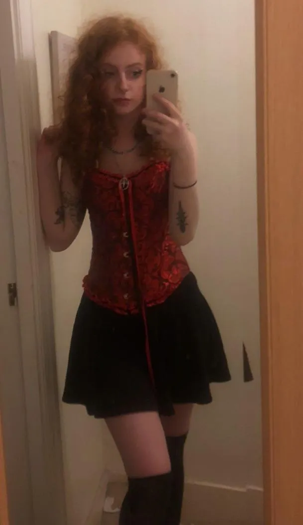 classy moment with a lace up corset💅🏻