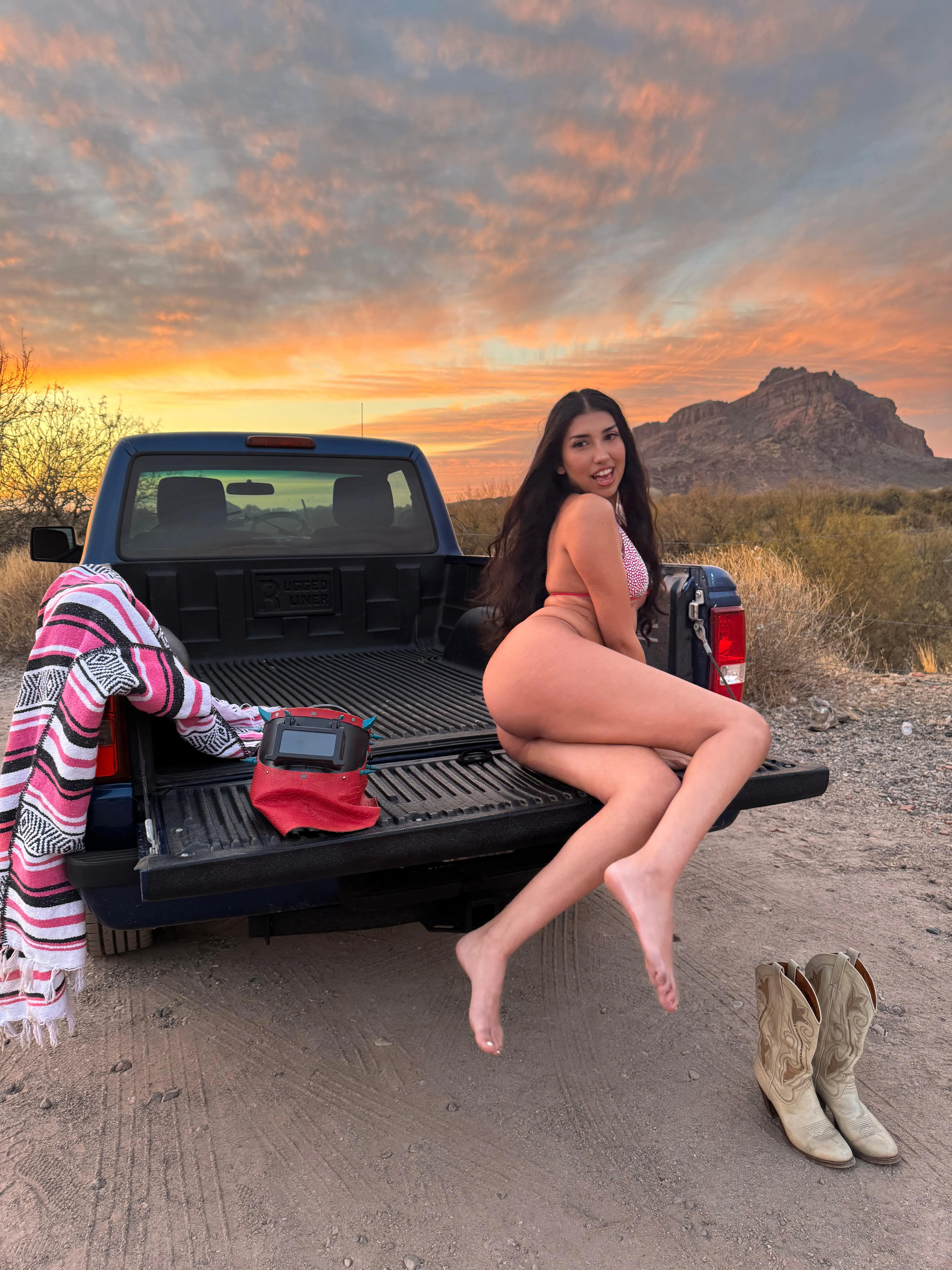 Come get in the bed;)