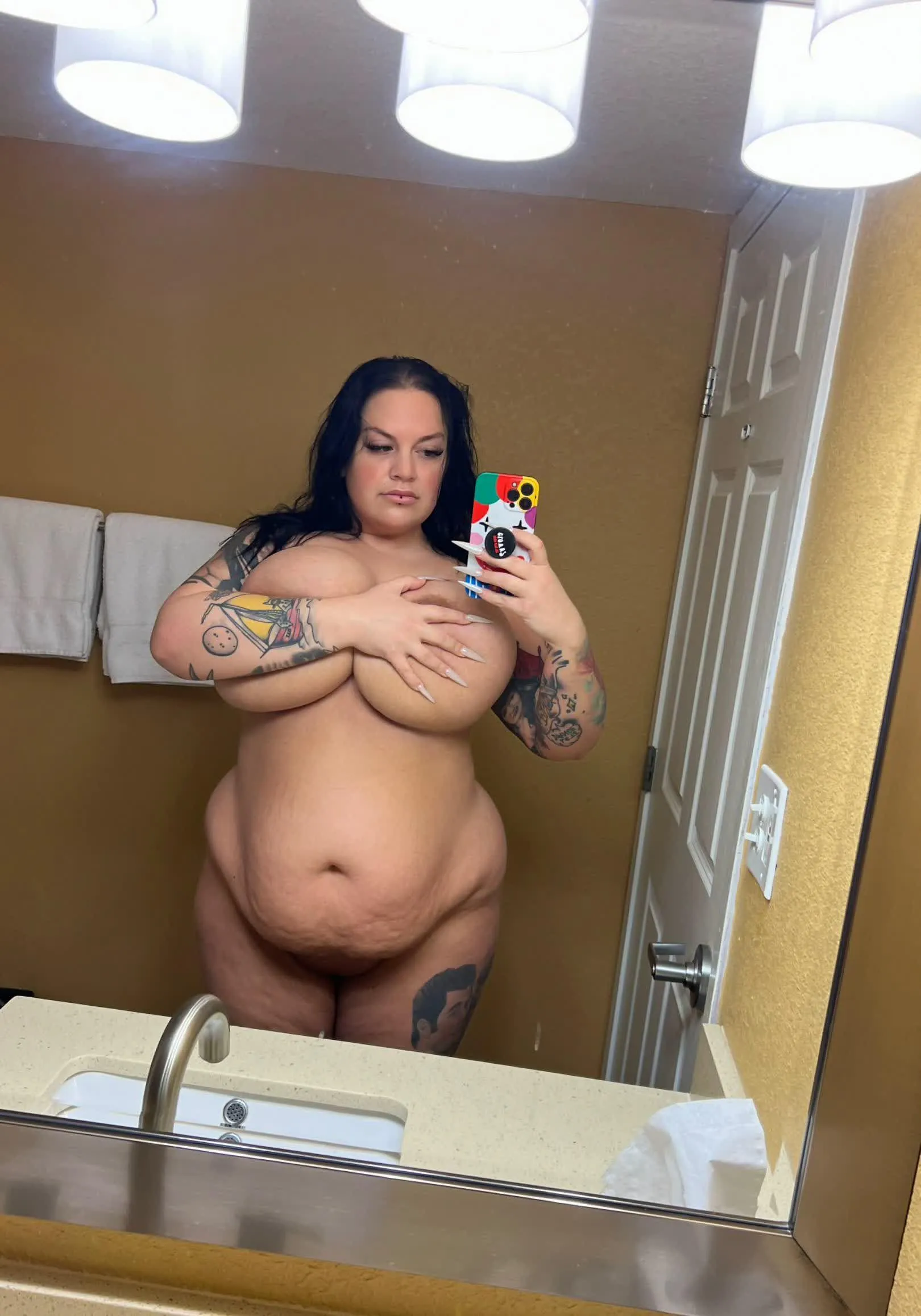 Every Men deserves a huge girl in their bed tonight