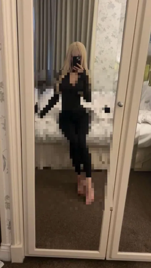 Fully clothed censors are the best don’t you agree beta?