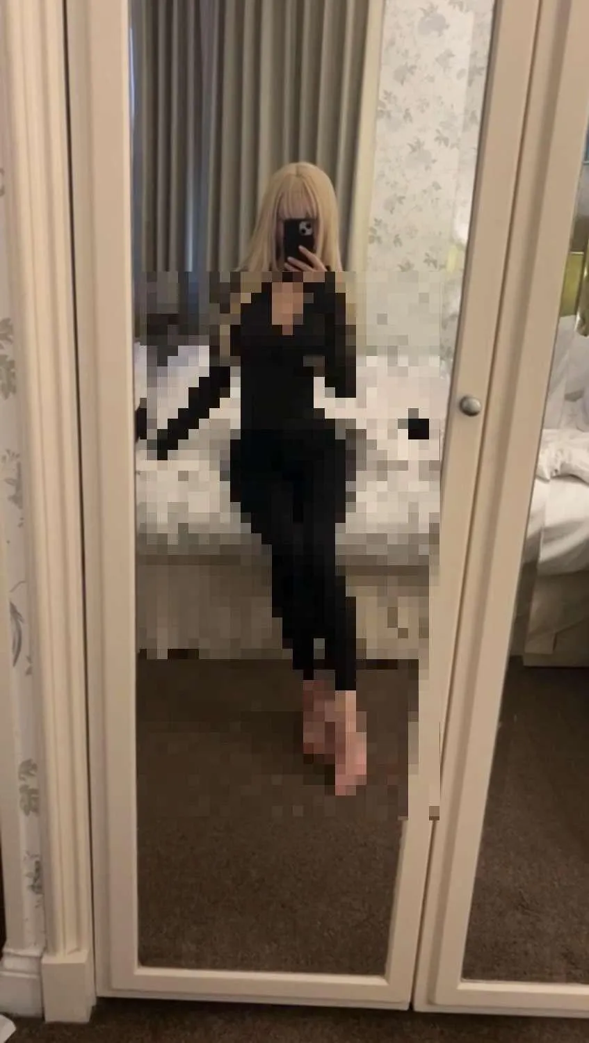 Fully clothed censors are the best don’t you agree beta?