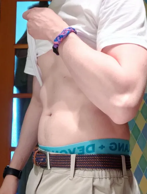 Grindr is killing my self esteem! Can you tell me what's wrong with this picture?