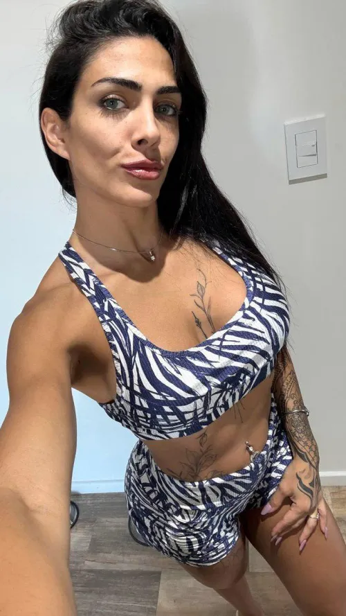 Kisses or squats? Either way, I’ll make you weak. 😏