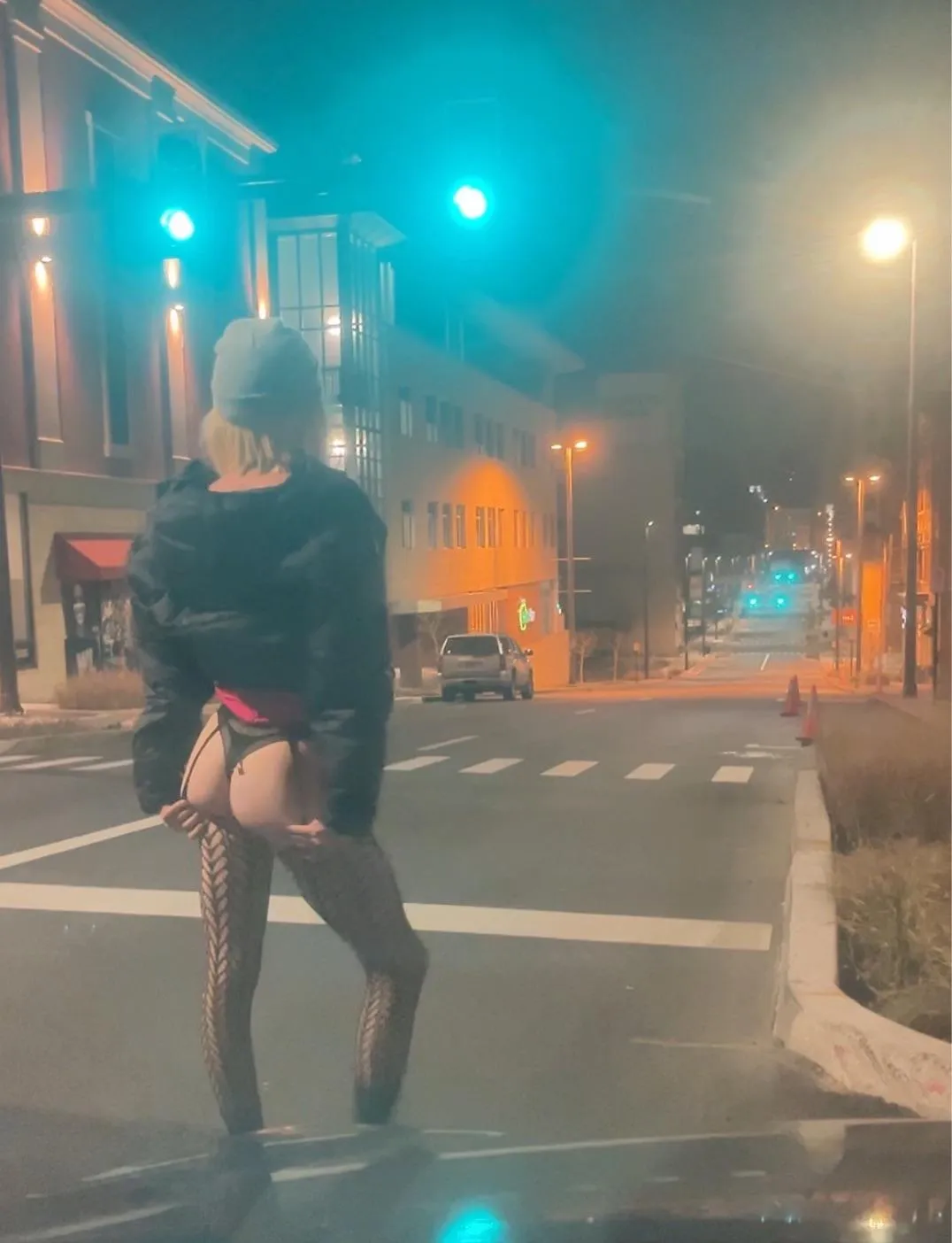 Looking for my Valentines fuck tonight in the streets😋❤️🤫