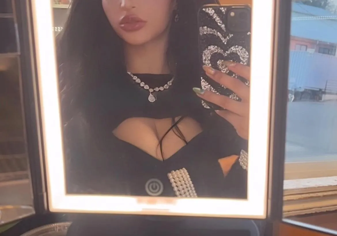 Monday-Friday 5am-12pm at 8902 14th avenue south Seattle, 98108