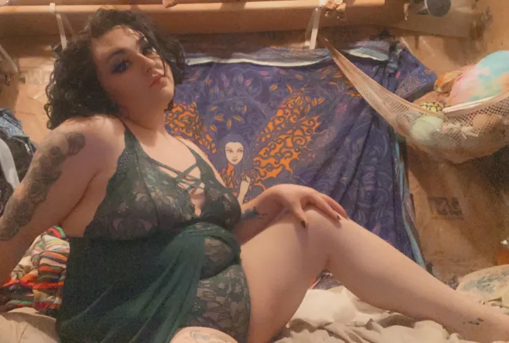 Pierced, tatted, goth bbw  what more could you want😜