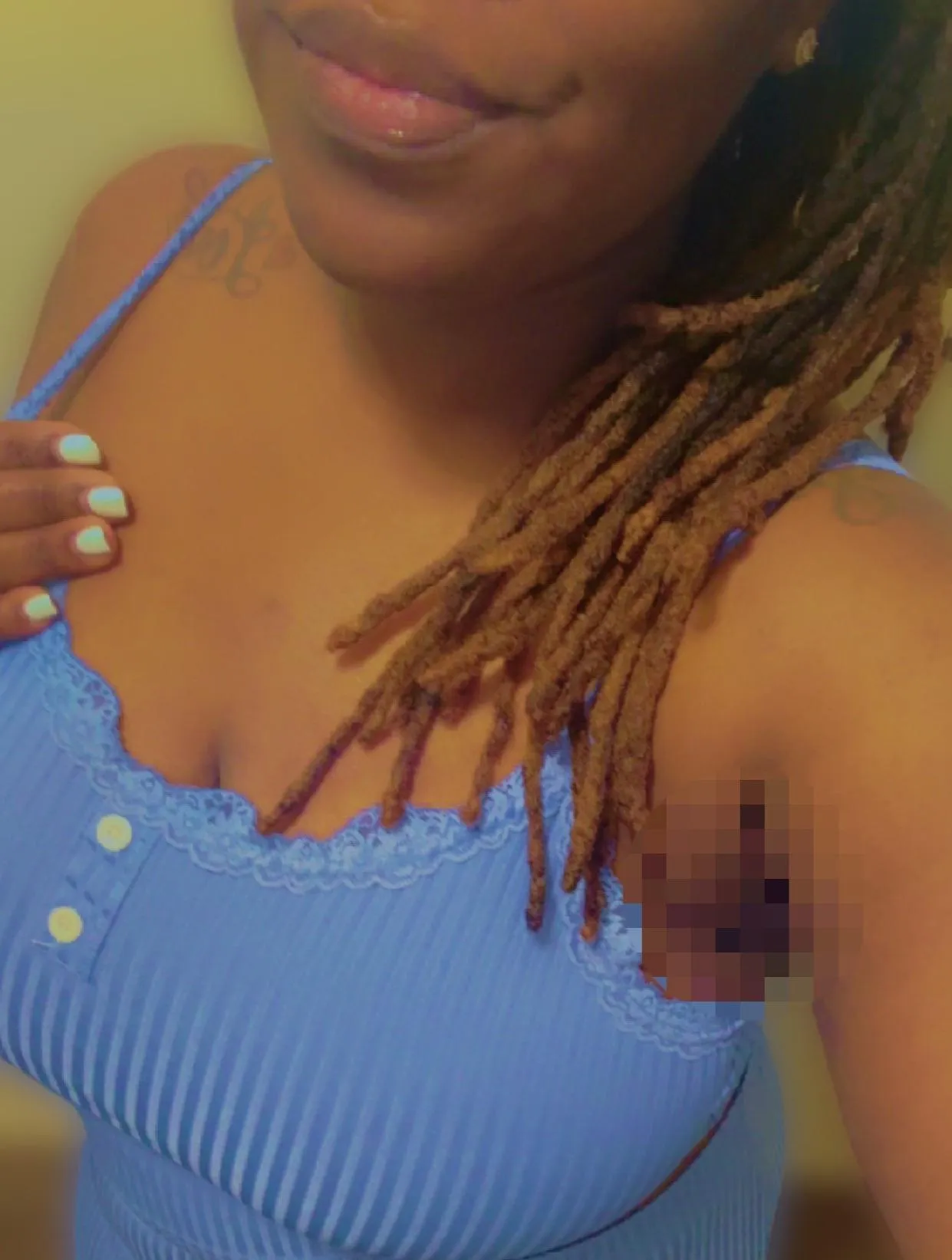 🤭 Pixel pumping to censored armpits is ….not weird at all 😶