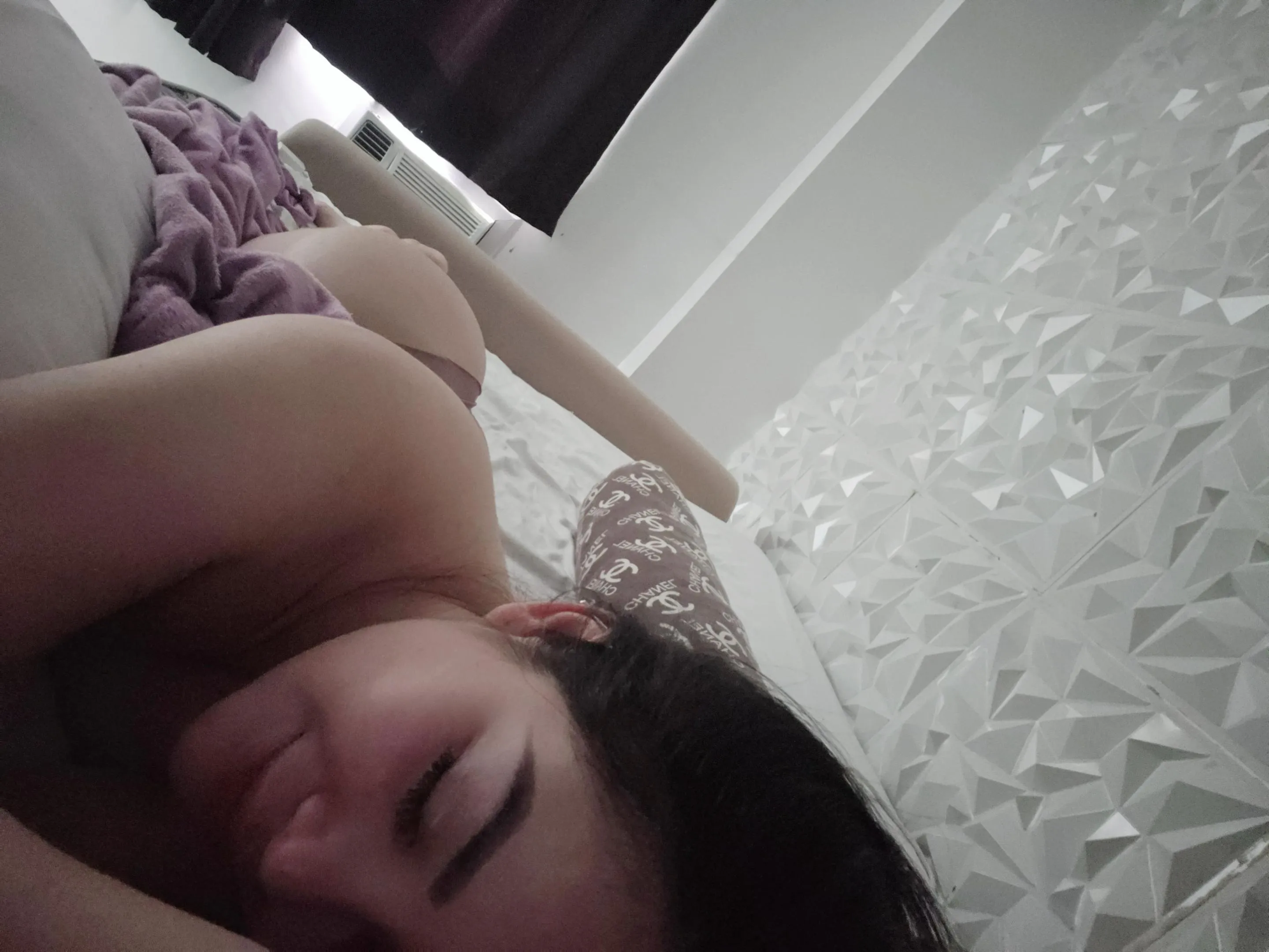 there's no stopping this naughty neighbor 😼