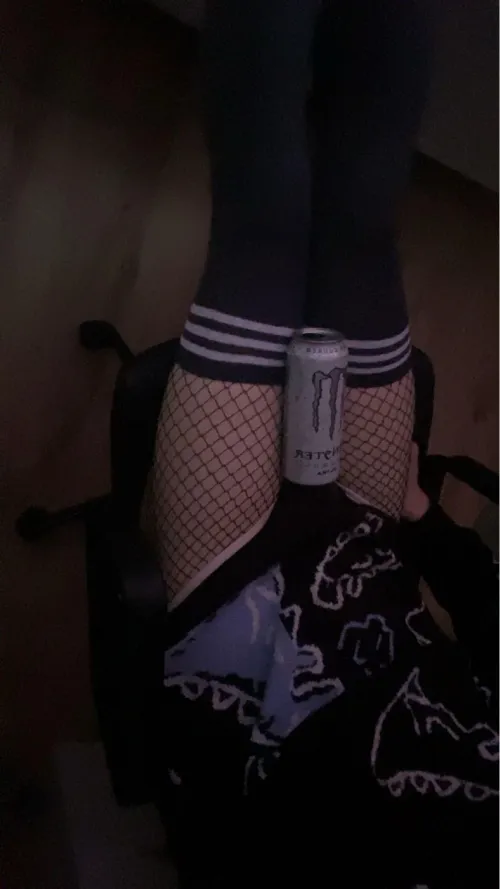 UwU hehe wartet ab bis ich als nächstes meinen Monster Schwanz zeige😷