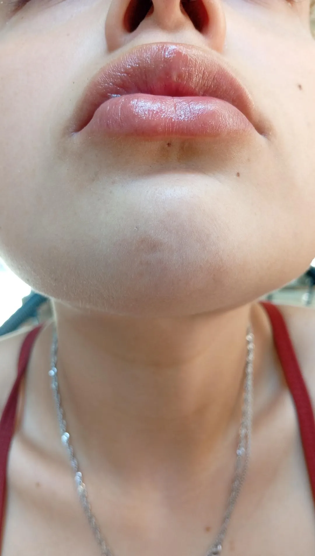 Very close so you can see that this gloss makes my lips sexy but weird haha