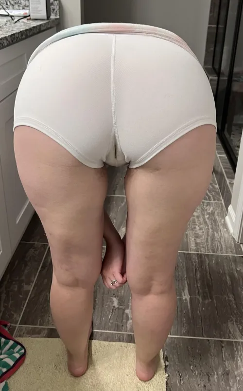 Who likes milf toe from the back?