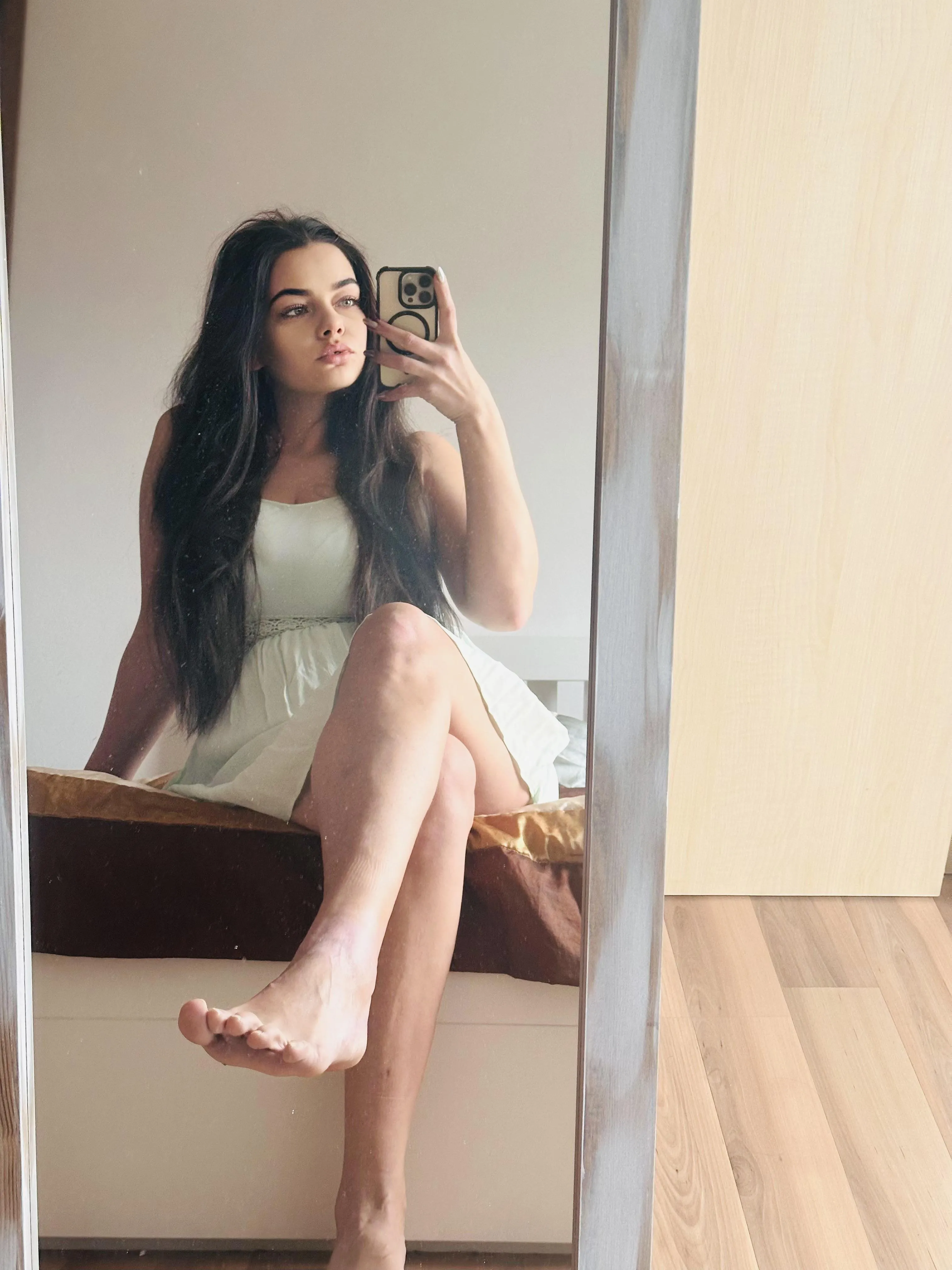 Worship my perfect toes