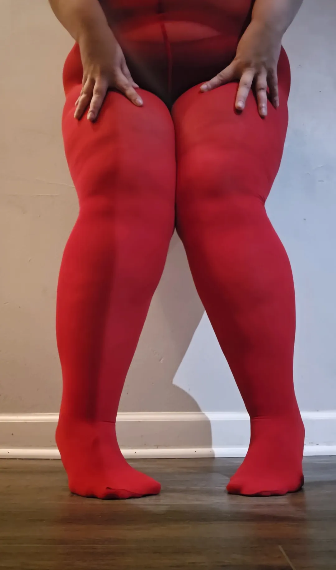 You like Red Nylons on a BBWs?
