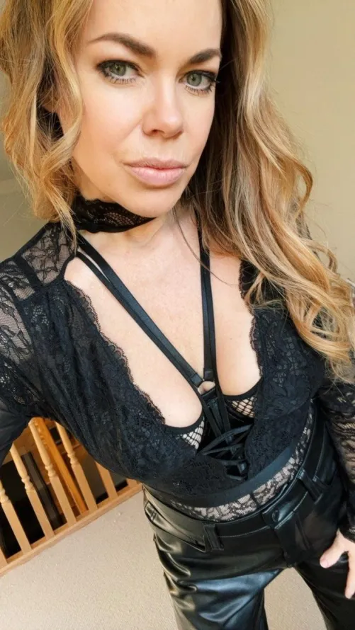 You love MILFs, so stop pretending and start acting on it.