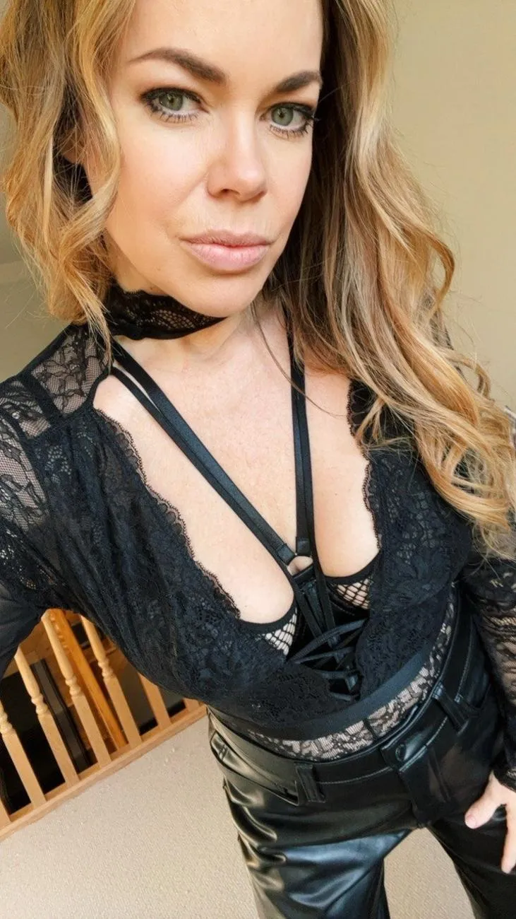 You love MILFs, so stop pretending and start acting on it.