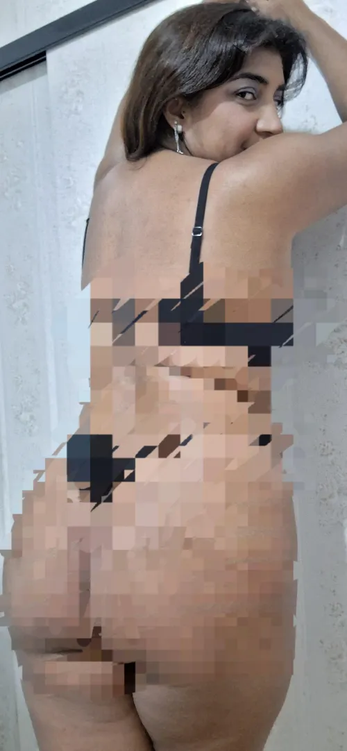 You're a beta who doesn't deserve to have access to watch me.