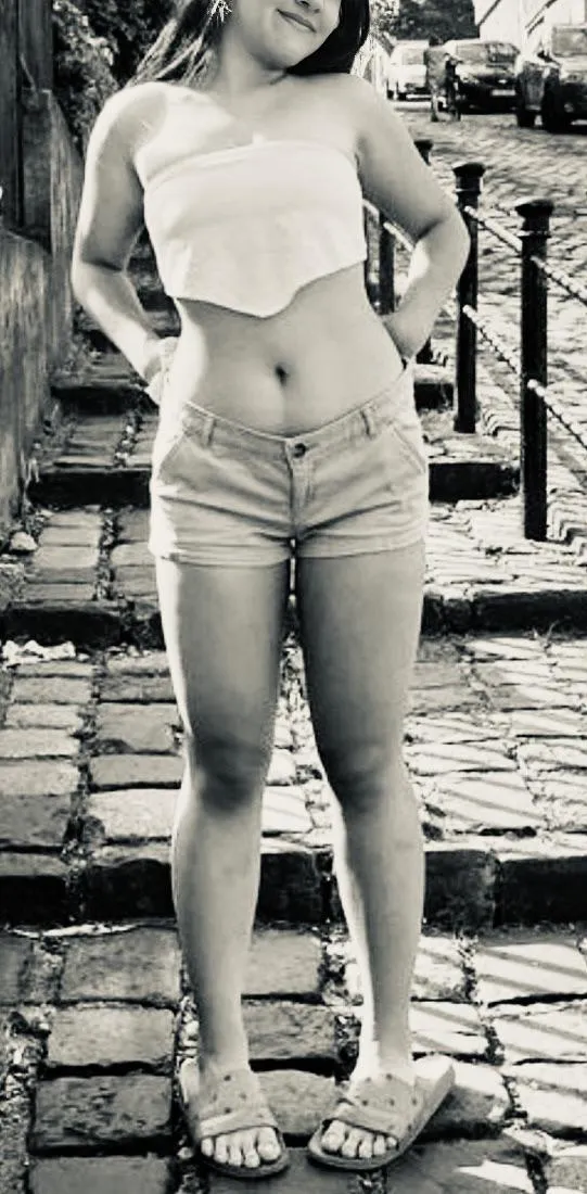 [18] 1992 Girlfriend providing wanking material while attending different schools.