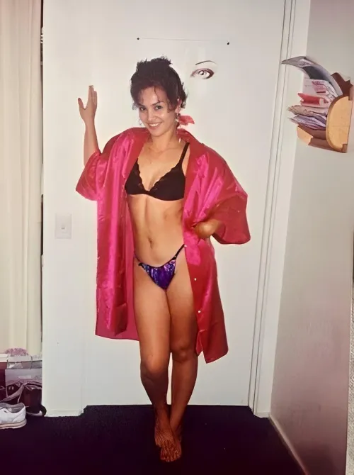 [1992,18] Naughty Girlfriend away at college sending me wank material.