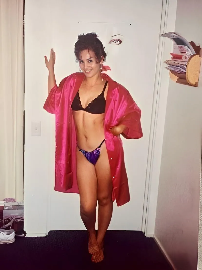 [1992,18] Naughty Girlfriend away at college sending me wank material.