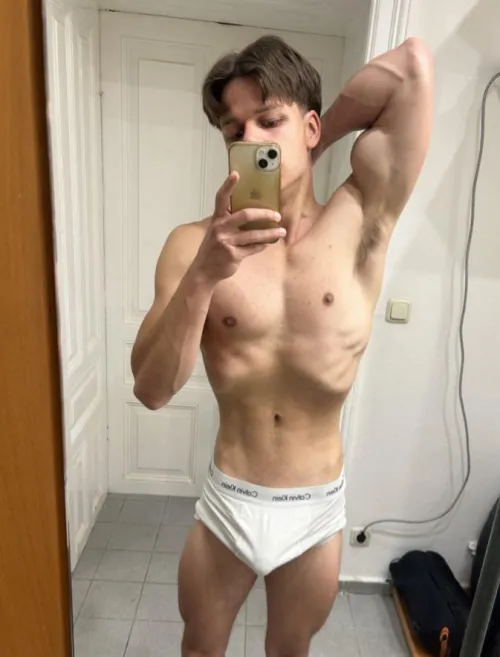 (20)Wanna sniff my musky pit?