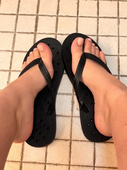 Clean my sweat college toes before I shower footboy 😂