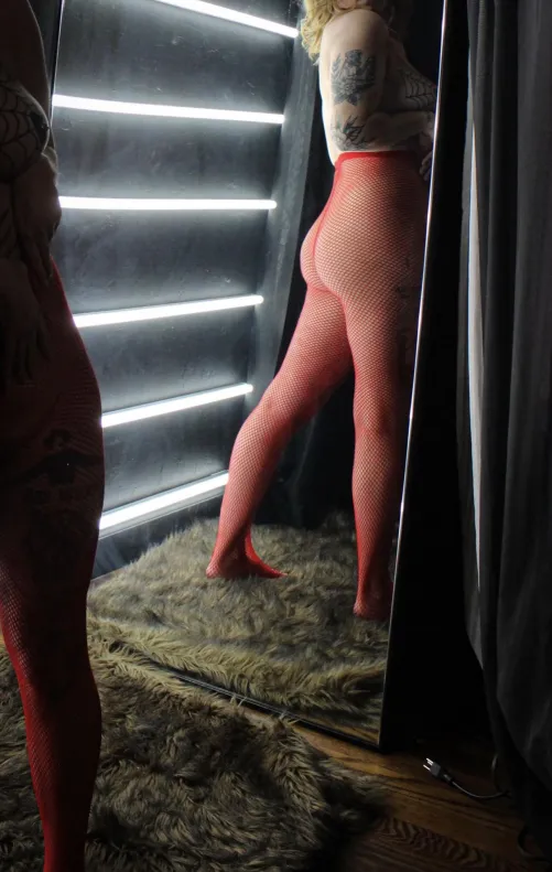 Do you like fishnets? 🥰